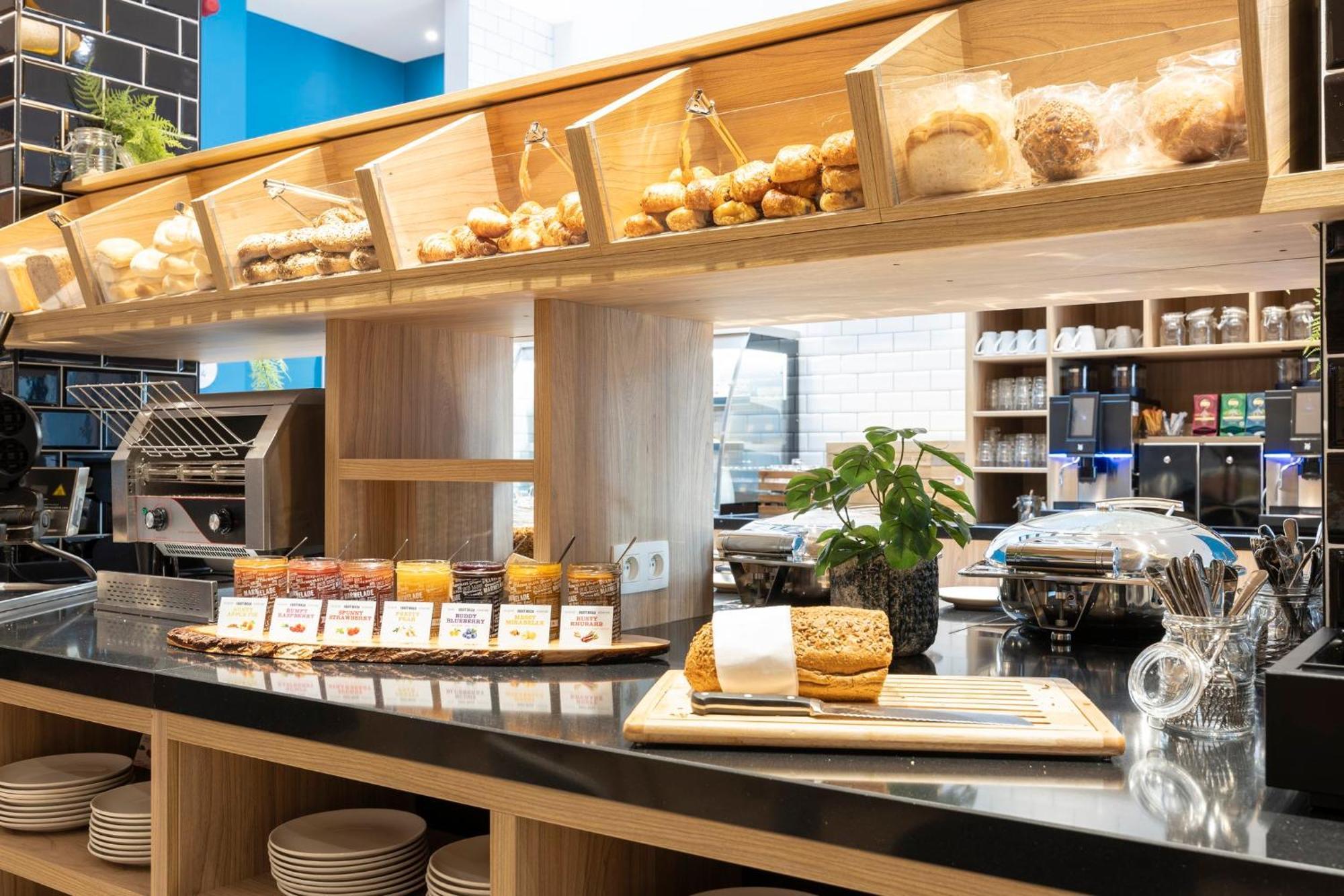 Holiday Inn Express Antwerp - City Centre By Ihg Екстериор снимка